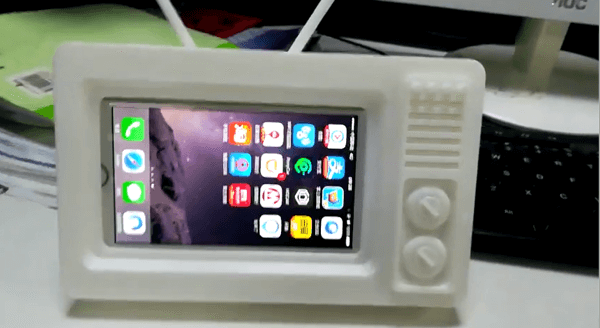 一技術(shù)宅的腦洞：3D打印復(fù)古電視機(jī)竟能‘吃掉’手機(jī)！